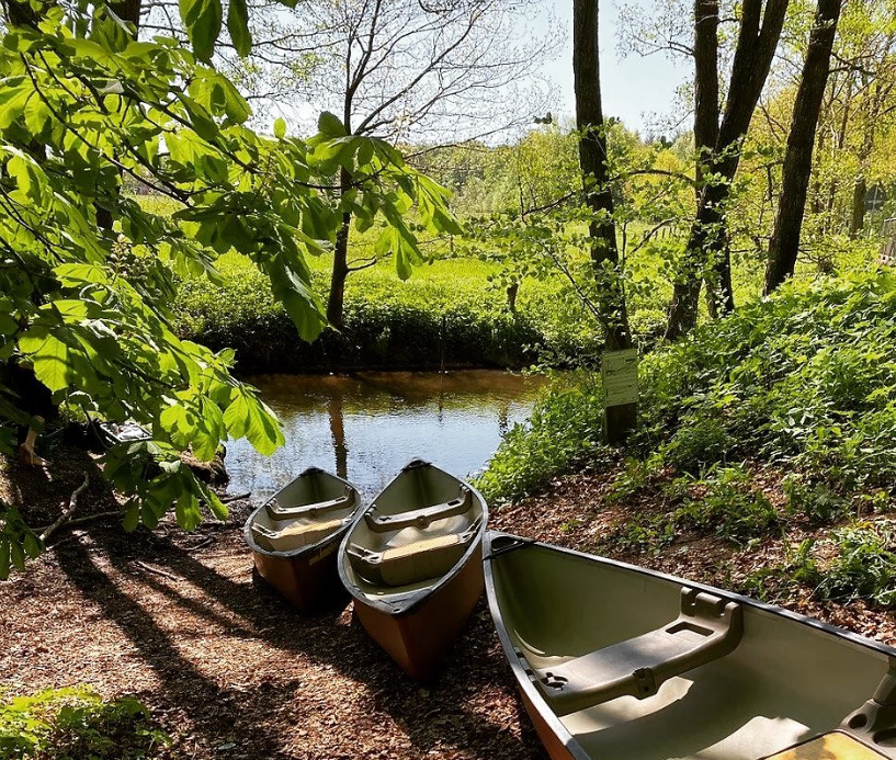 Kanufahren auf ruhigem Fluss